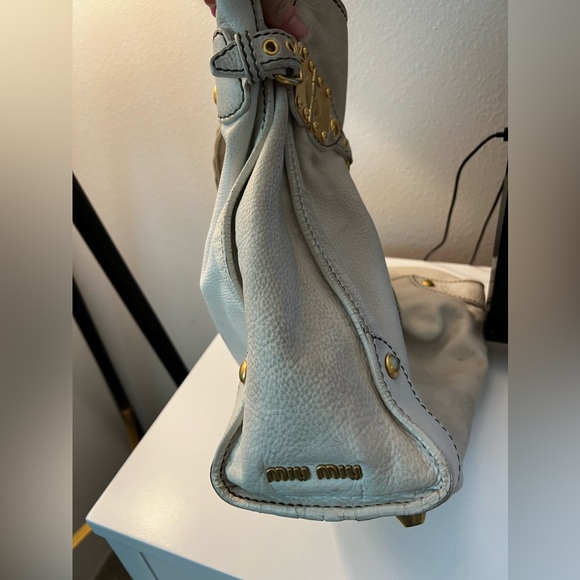 Miu Miu white leather with gold detailing bag - Picture 3 of 8